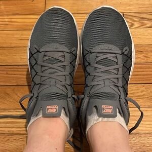 Nike Fury 2 size 8 running shoes color gray